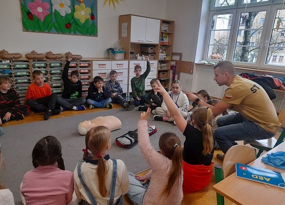 Pierwsza pomoc w klasach 1-3 grafika