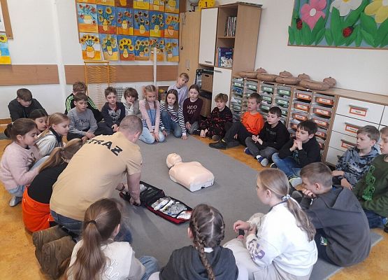 Pierwsza pomoc w klasach 1-3 grafika