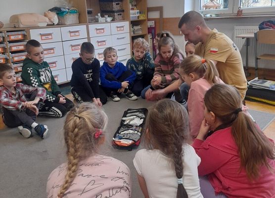 Pierwsza pomoc w klasach 1-3 grafika