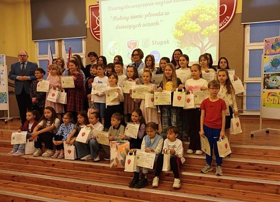 „Kolory Ziemi: planeta w dziecięcych oczach” – wręczenie plastycznych wyróżnień grafika