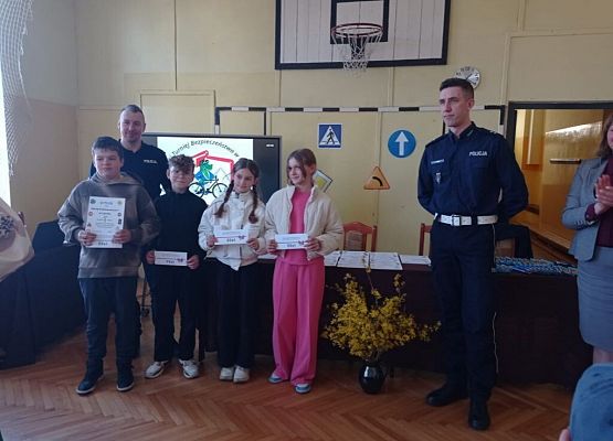 Rowerem bezpiecznie w świat grafika