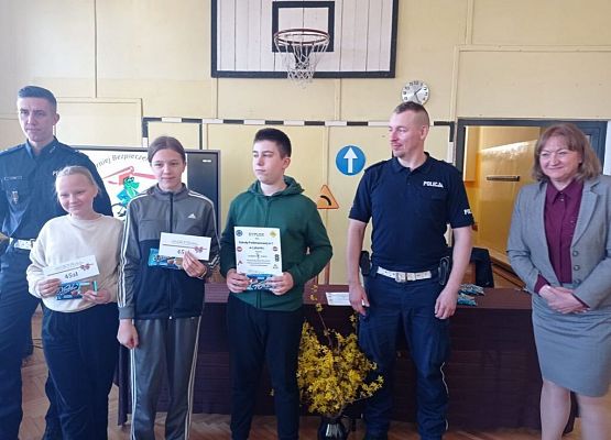 Rowerem bezpiecznie w świat grafika