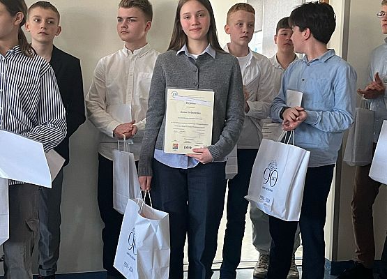 Laureatki w Wojewódzkim Konkursie Ortograficznym grafika