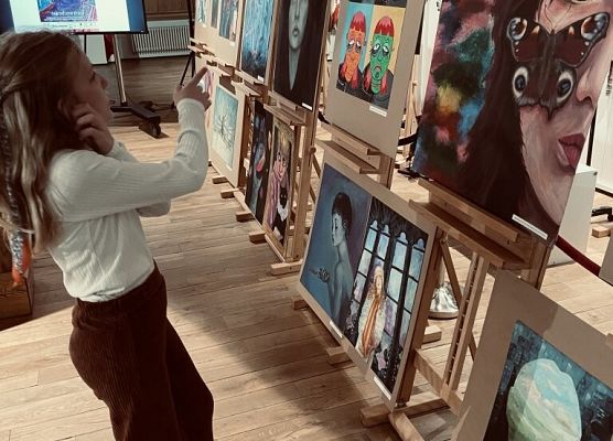 Gala wręczenia nagród plastycznych w Białym Spichlerzu w Słupsku grafika