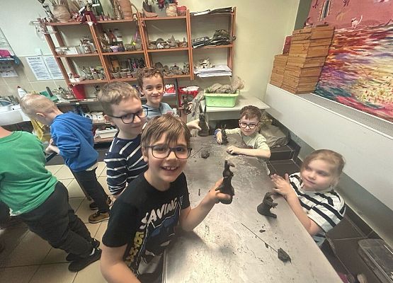 Zające z gliny grafika