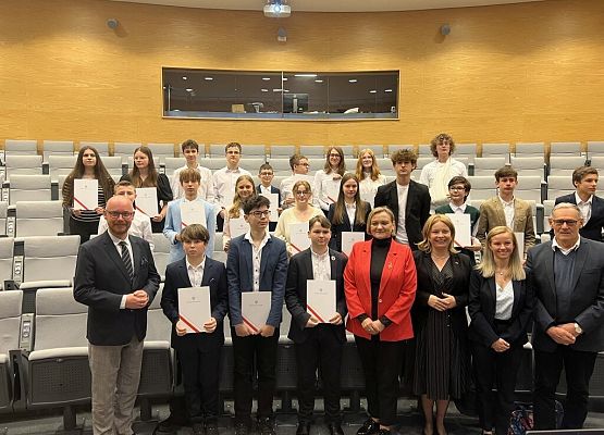 Wręczenie zaświadczeń laureatom i finalistom w Ogólnopolskim Konkursie Historycznym grafika