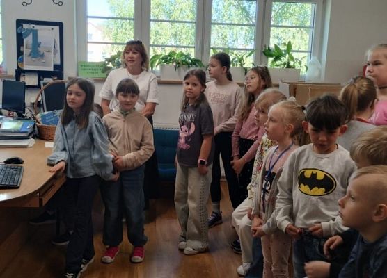 „Do szczęścia człowiekowi potrzeba ogrodu i biblioteki.” grafika