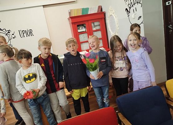 „Do szczęścia człowiekowi potrzeba ogrodu i biblioteki.” grafika