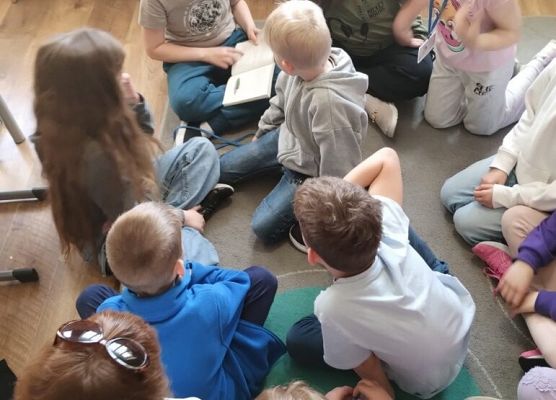 „Do szczęścia człowiekowi potrzeba ogrodu i biblioteki.” grafika