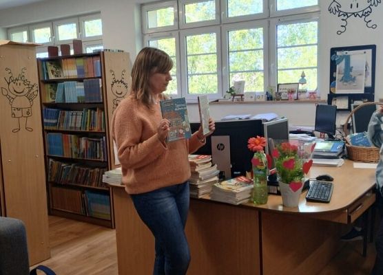 „Do szczęścia człowiekowi potrzeba ogrodu i biblioteki.” grafika