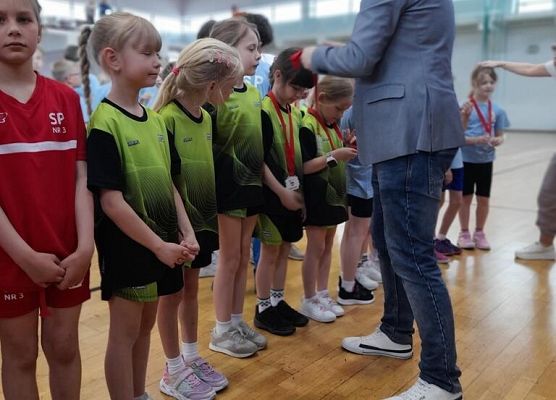 „Kto z nas lepiej i prędzej” grafika