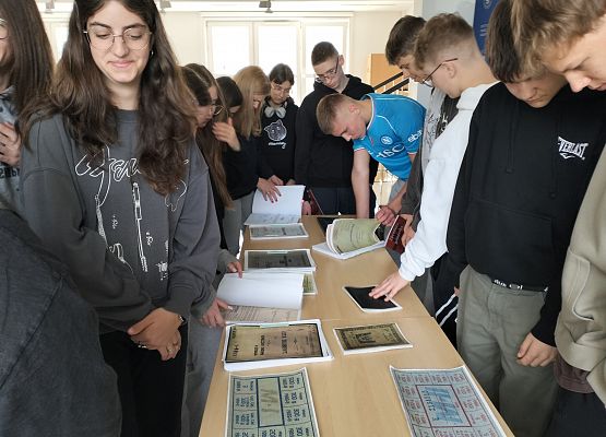 Klasa 8a  z wizytą w IPN-ie  w Gdańsku grafika