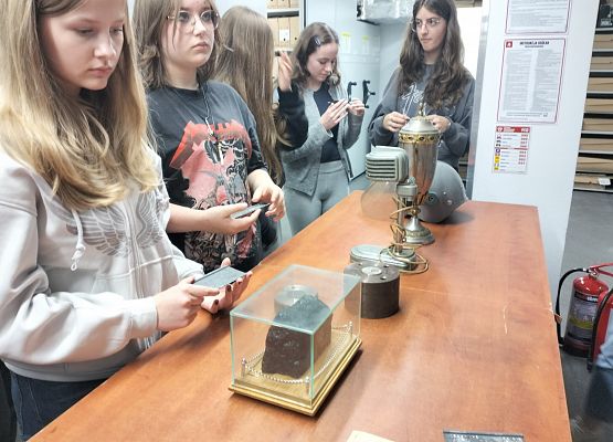 Klasa 8a  z wizytą w IPN-ie  w Gdańsku grafika