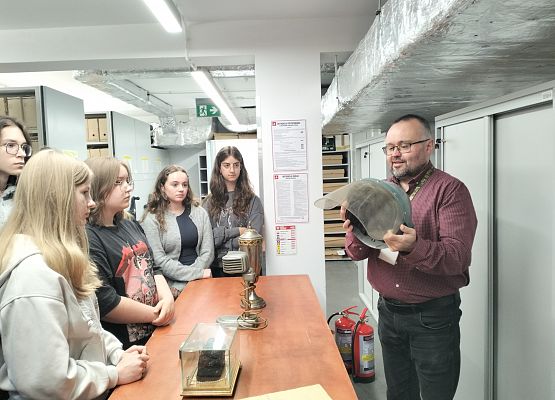 Klasa 8a  z wizytą w IPN-ie  w Gdańsku grafika