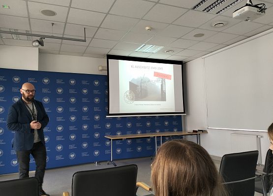 Klasa 8a  z wizytą w IPN-ie  w Gdańsku grafika