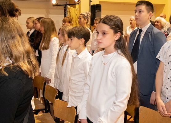 Przeszłość zbudowaliśmy wiedzą. Przyszłość tworzymy sercem. grafika