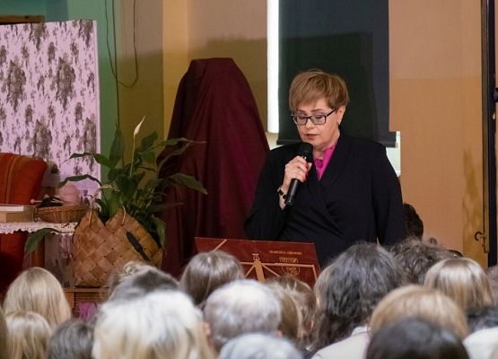 Przeszłość zbudowaliśmy wiedzą. Przyszłość tworzymy sercem. grafika