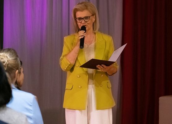 Przeszłość zbudowaliśmy wiedzą. Przyszłość tworzymy sercem. grafika