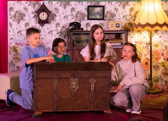 Przeszłość zbudowaliśmy wiedzą. Przyszłość tworzymy sercem. grafika