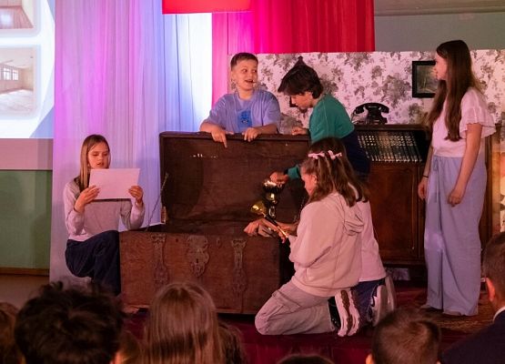 Przeszłość zbudowaliśmy wiedzą. Przyszłość tworzymy sercem. grafika