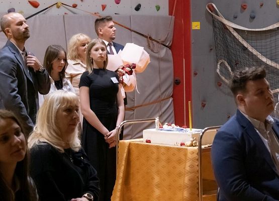 Przeszłość zbudowaliśmy wiedzą. Przyszłość tworzymy sercem. grafika