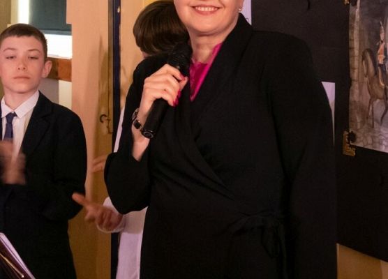 Przeszłość zbudowaliśmy wiedzą. Przyszłość tworzymy sercem. grafika