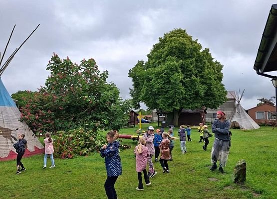 Pionierka obozowa klasy 1a grafika