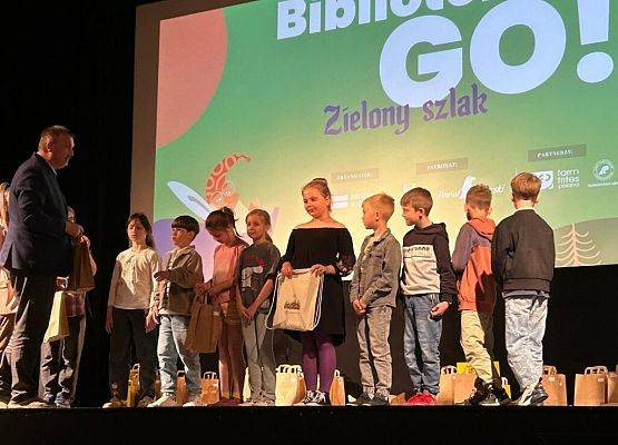 „Czytanie to przygoda, która nigdy się nie kończy!” grafika