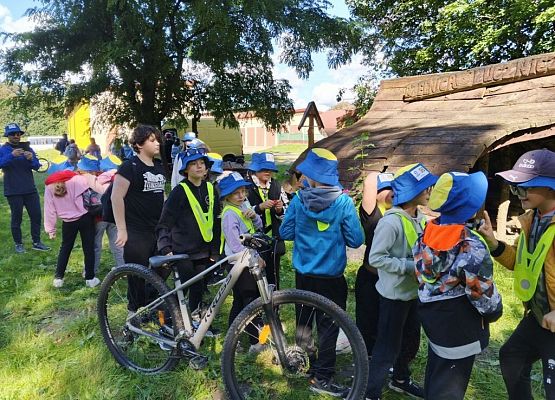 Pieszo czy na rowerze? grafika