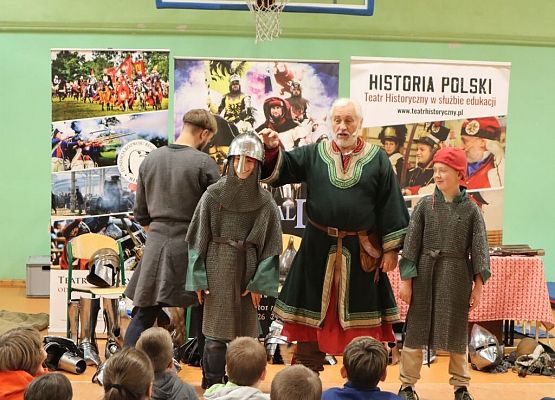 Żywa lekcja historii grafika