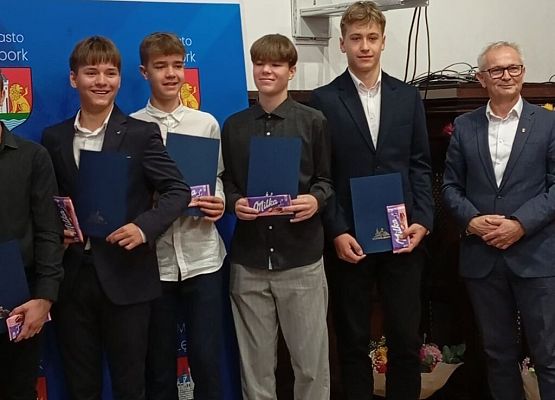 Nagrody i wyróżnienia z okazji Dnia Edukacji Narodowej grafika