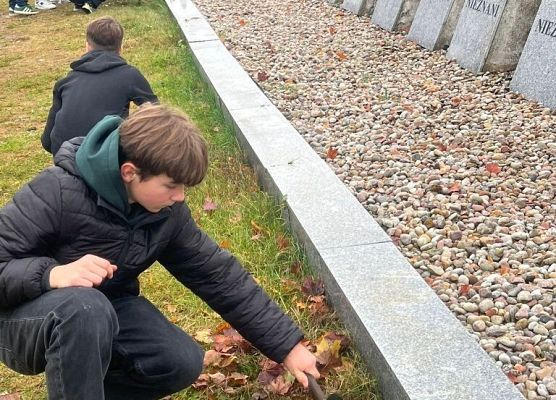 Szkoła pamięta grafika