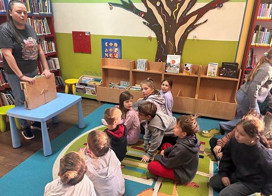 Zajęcia biblioteczne klasy 2b grafika