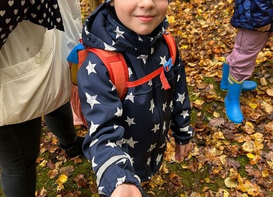 Lekcja przyrody w terenie – klasy 2a i 2b grafika