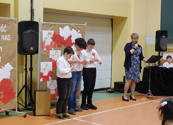 Patriotycznie, uroczyście i radośnie grafika