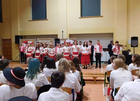 Patriotycznie, uroczyście i radośnie grafika