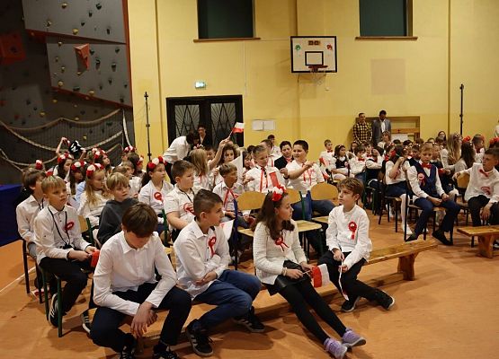 Patriotycznie, uroczyście i radośnie grafika