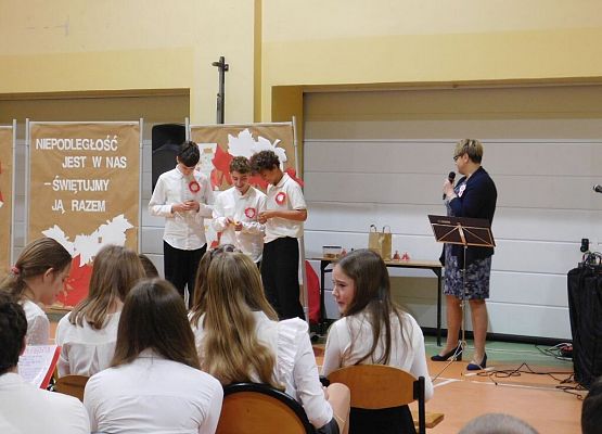 Patriotycznie, uroczyście i radośnie grafika