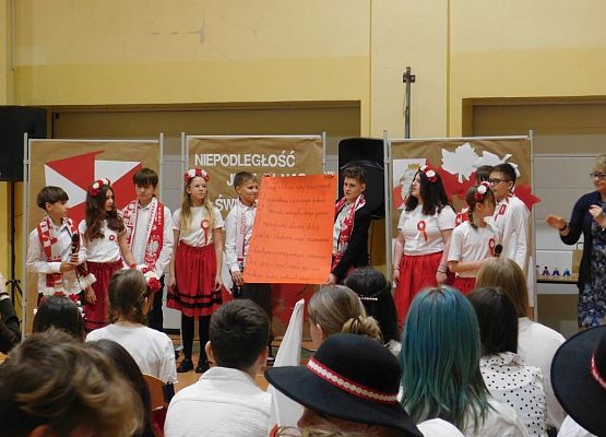 Patriotycznie, uroczyście i radośnie grafika