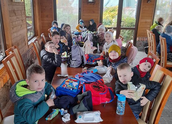 Wycieczka klas 1c i 3b do Stadniny „Ewro” w Małoszycach grafika