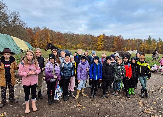 Wycieczka klas 1c i 3b do Stadniny „Ewro” w Małoszycach grafika