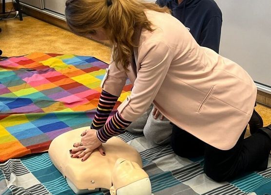 Pomoc przedmedyczna na zajęciach z wychowawcą grafika