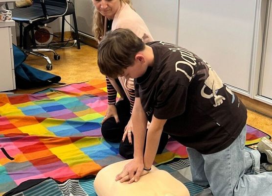 Pomoc przedmedyczna na zajęciach z wychowawcą grafika