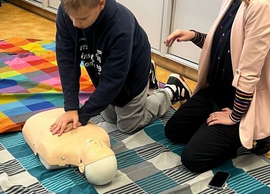 Pomoc przedmedyczna na zajęciach z wychowawcą grafika