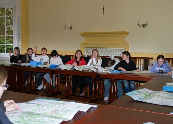 Wizyta klasy 7a w Starostwie Powiatowym w Lęborku grafika