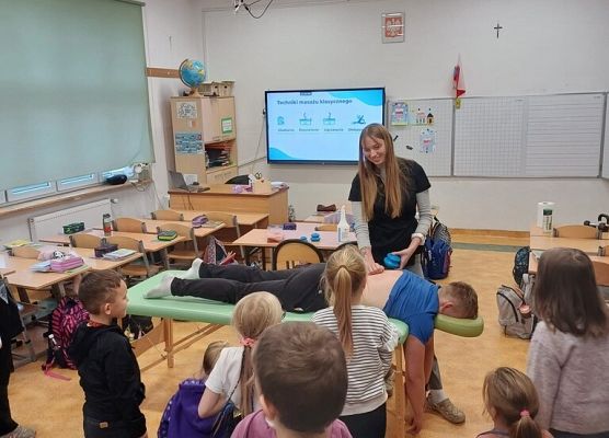 Poznajemy zawody - klasa 2c i 2d grafika