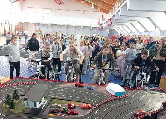 Rowerowe emocje w Miejskiej Hali Sportowej grafika