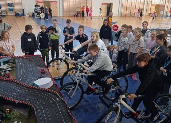 Rowerowe emocje w Miejskiej Hali Sportowej grafika