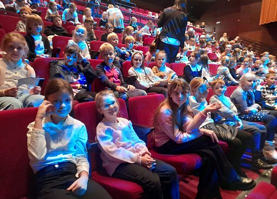 Spotkanie trzecioklasistów z Panem Disneyem grafika