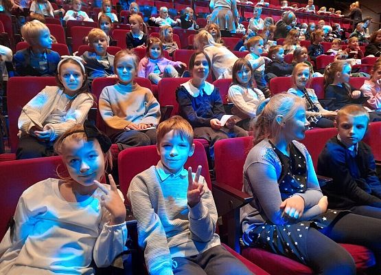 Spotkanie trzecioklasistów z Panem Disneyem grafika